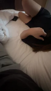 财务姐姐的红黑吊带袜