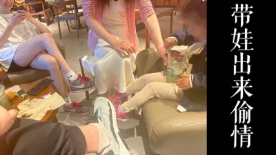 骚逼少妇背着老公出来被我无套内射！！